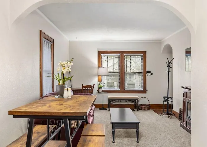 Cheerful 2 Bd With Backyard Пеория