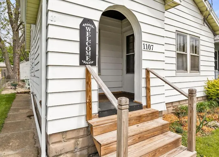 Cheerful 2 Bd With Backyard *