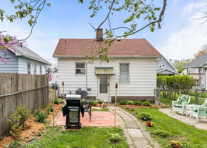 Cheerful 2 Bd With Backyard Дом отдыха