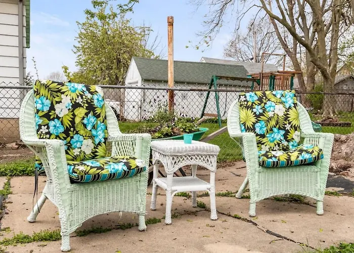 Дом отдыха Cheerful 2 Bd With Backyard Пеория